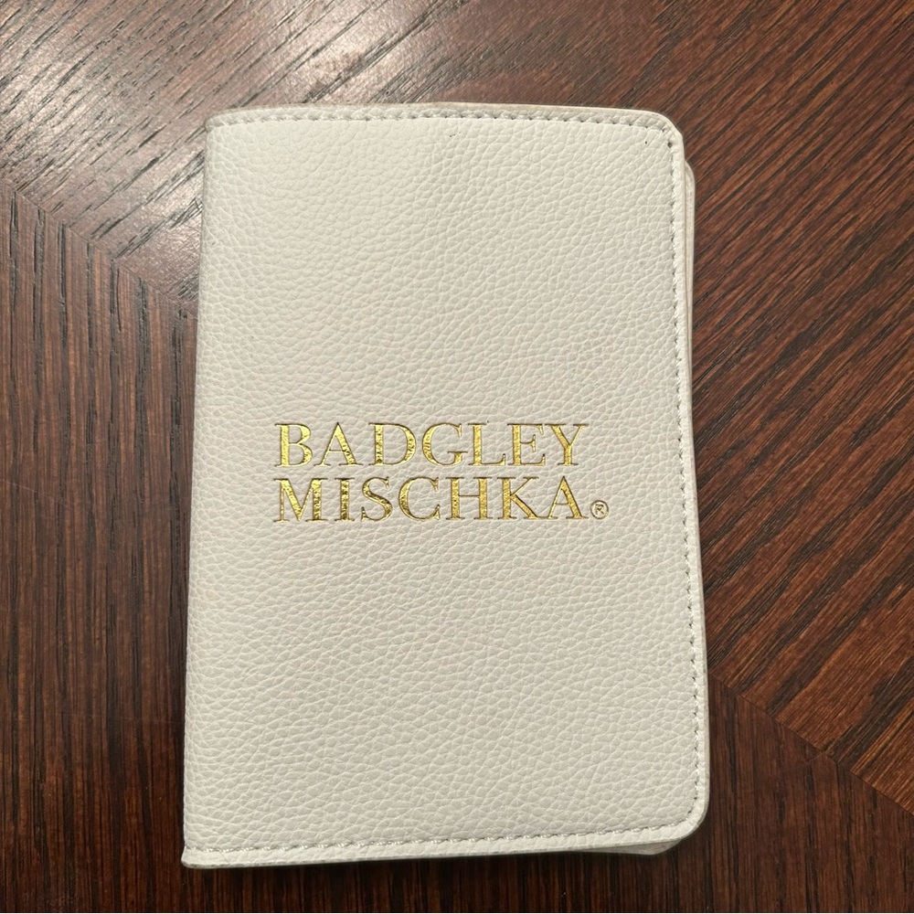 Badgley Mischka White Leather Passport Holder White With Gold Logo